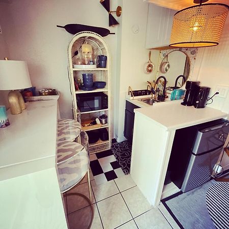 Seashore Waikiki Studio 1 Block From A Beach No Resort Fees هونولولو المظهر الخارجي الصورة