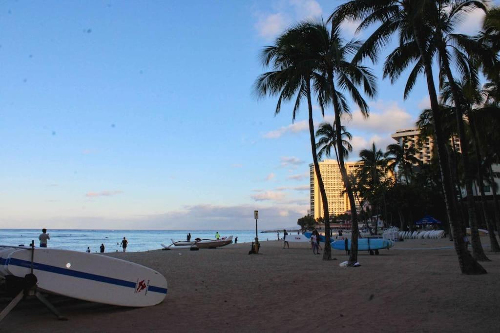 Seashore Waikiki Studio 1 Block From A Beach No Resort Fees هونولولو المظهر الخارجي الصورة
